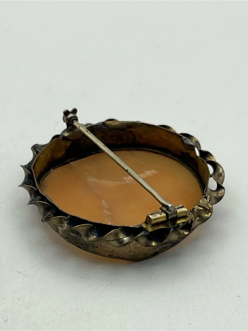 Victorian round carved shell Cameo landscape cottage gold tone brooch pin
